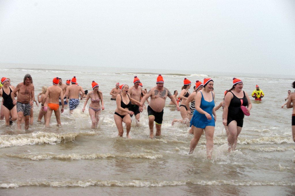 ../Images/Nieuwjaarsduik Nederzandt 2020 092.jpg